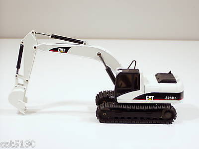 Cat 325CL white 3 09 MIB 1