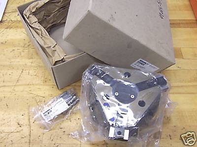 SCHUNK PNEUMATIC GRIPPER/CHUCK, P/N0300544  