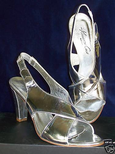 NIB KENNETH COLE Do The Shuffle Silver Patent Leather Peep Toe 